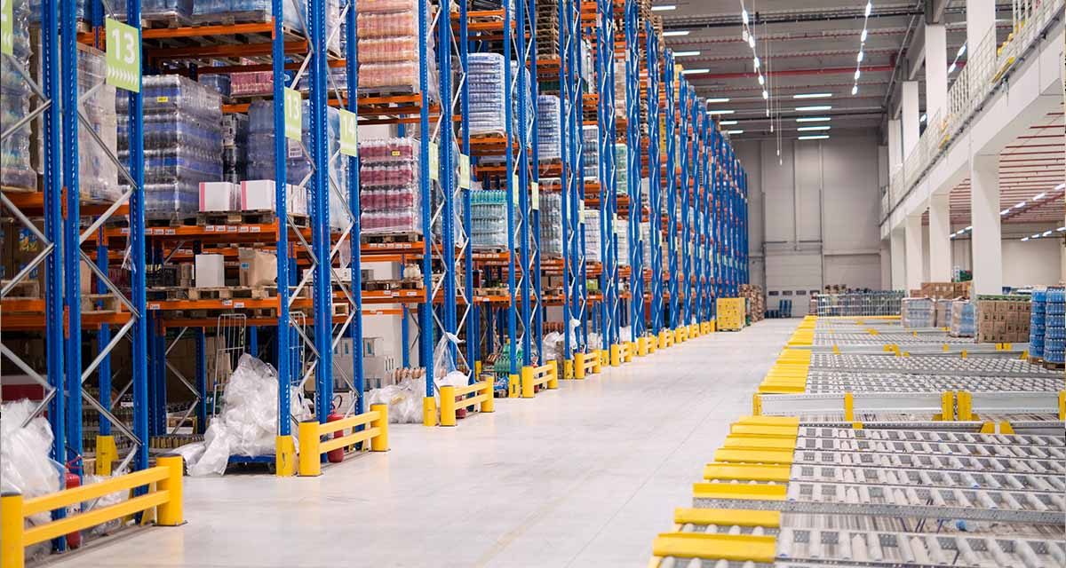 WHAT IS A WAREHOUSE? HOW MANY TYPES OF WAREHOUSES ARE THERE?