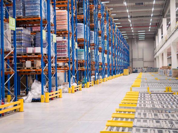 WHAT IS A WAREHOUSE? HOW MANY TYPES OF WAREHOUSES ARE THERE?